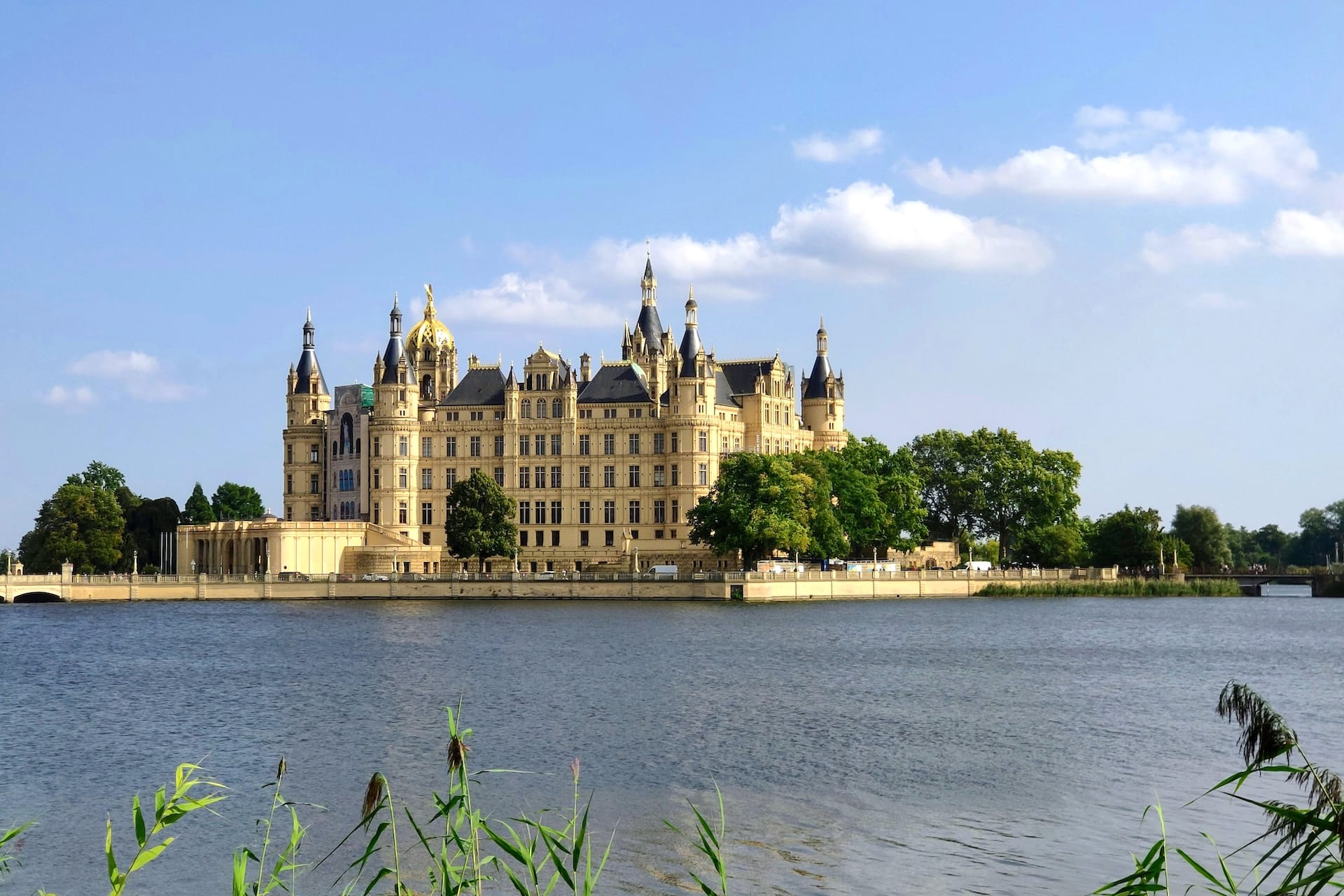 Schweriner Schloss als eines der Ausflugsziele und Sehenswürdigkeiten in Rerik